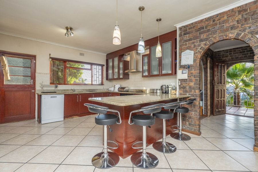 5 Bedroom Property for Sale in Protea Heights Western Cape